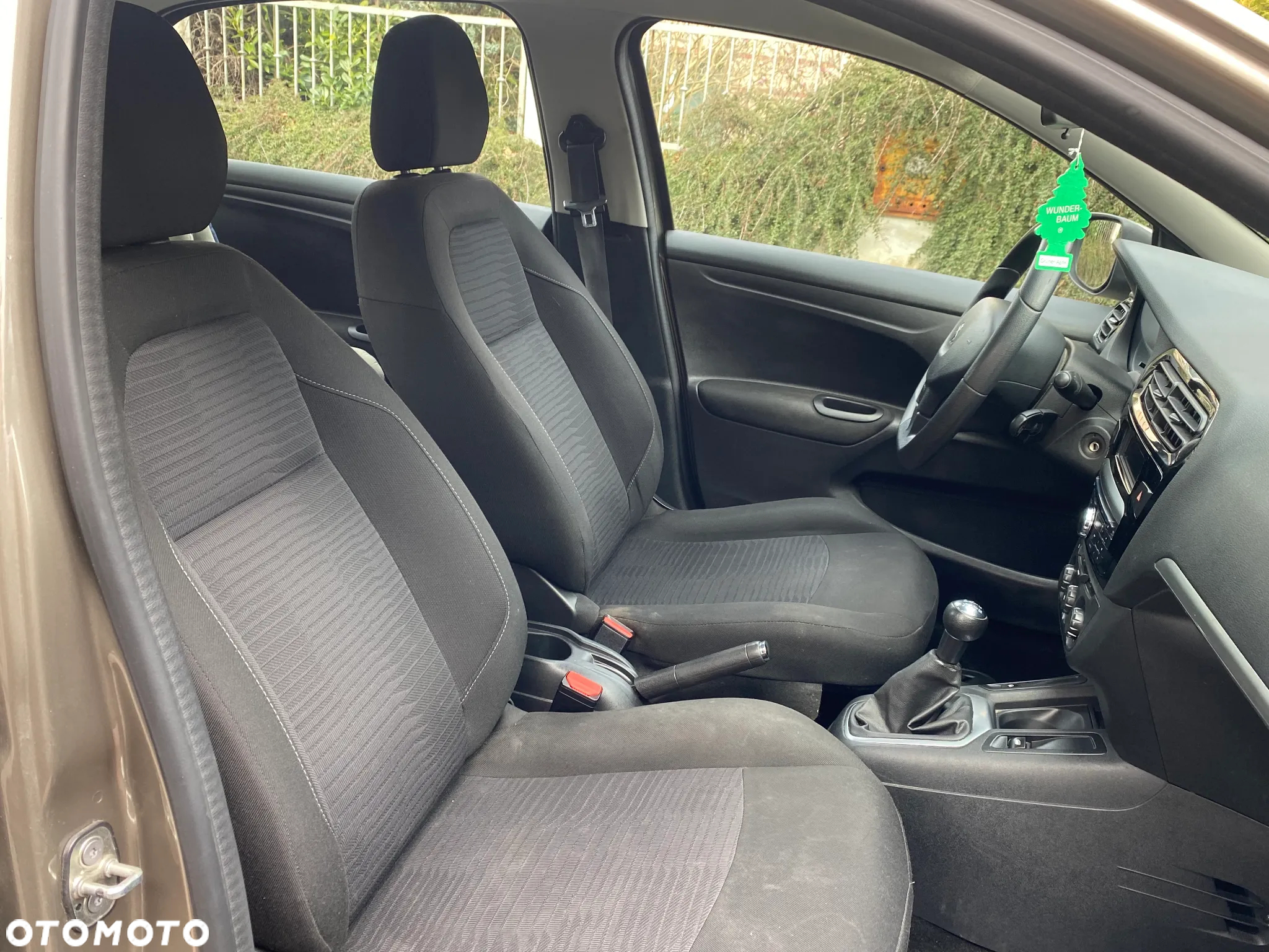 Peugeot 301 - 8