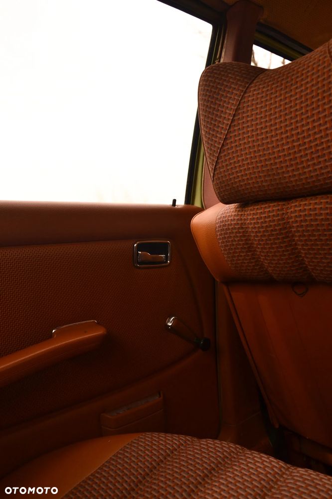 Mercedes-Benz W123 - 17