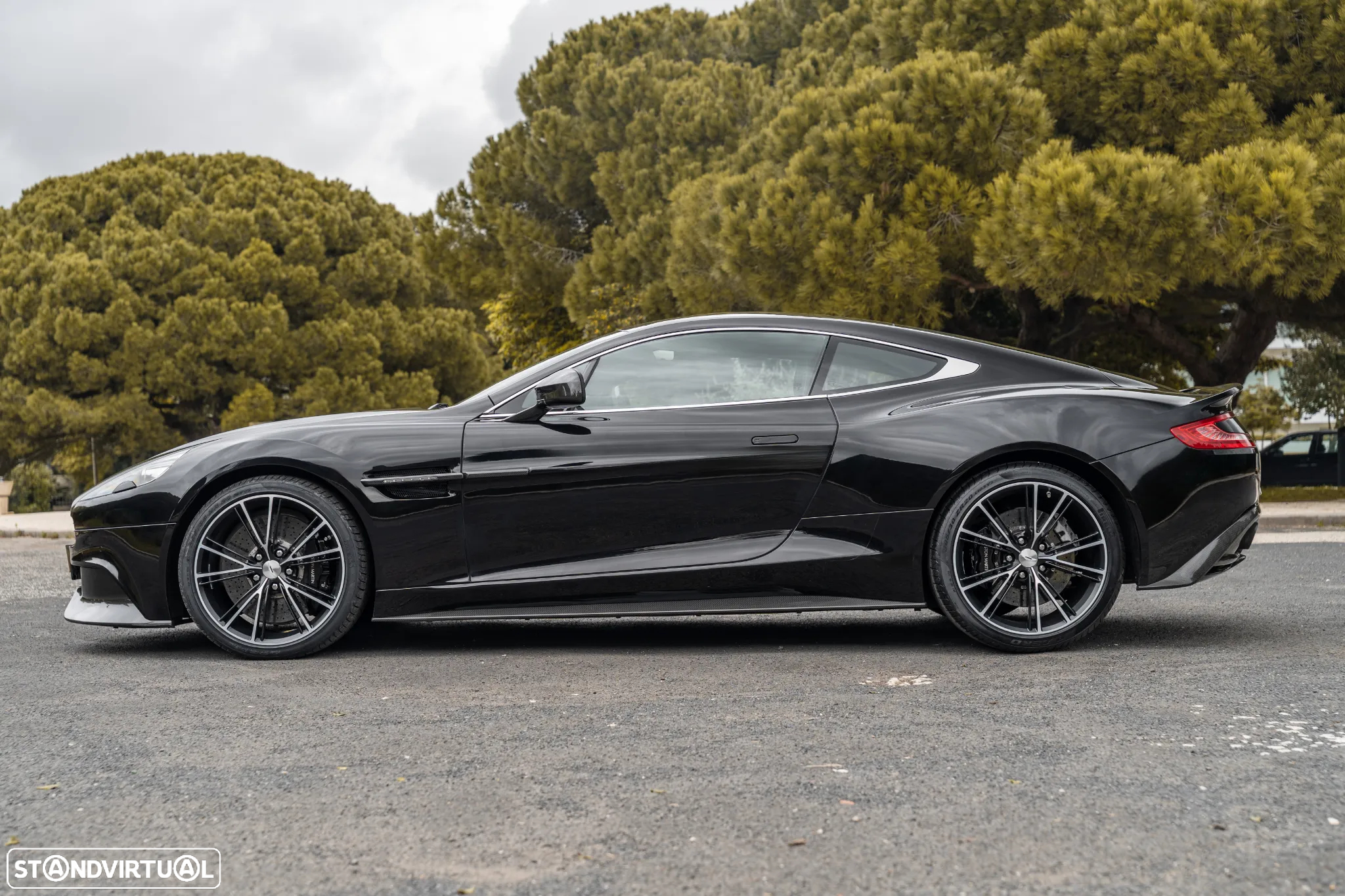 Aston Martin Vanquish Coupe - 3