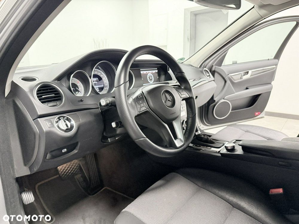 Mercedes-Benz Klasa C 200 CDI DPF (BlueEFFICIENCY) 7G-TRONIC Avantgarde - 39
