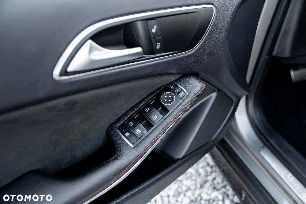 Mercedes-Benz GLA 250 4Matic 7G-DCT AMG Line - 20