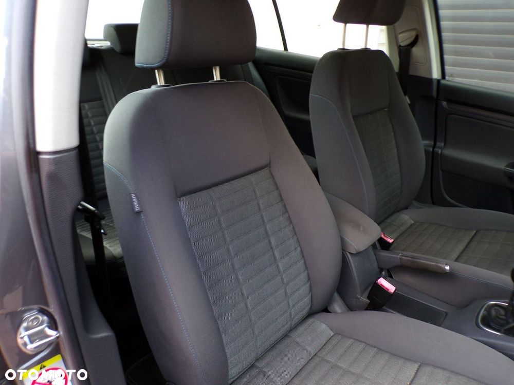 Volkswagen Golf - 27
