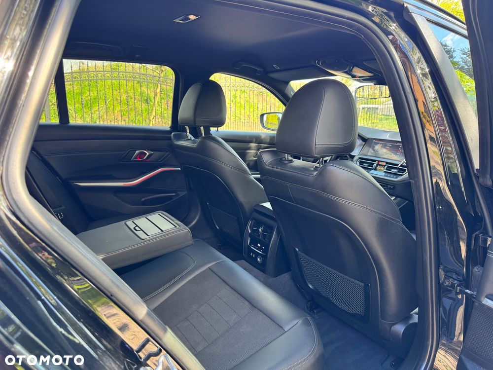 BMW Seria 3 330d xDrive M Sport - 28