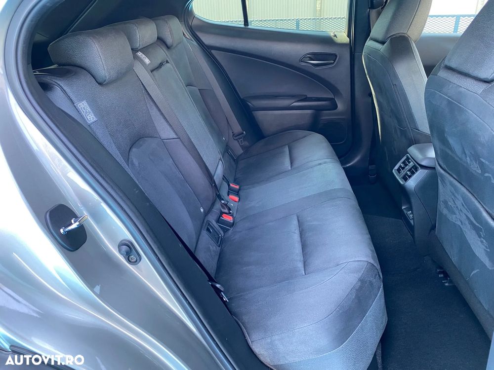 Lexus UX 300e Business - 27