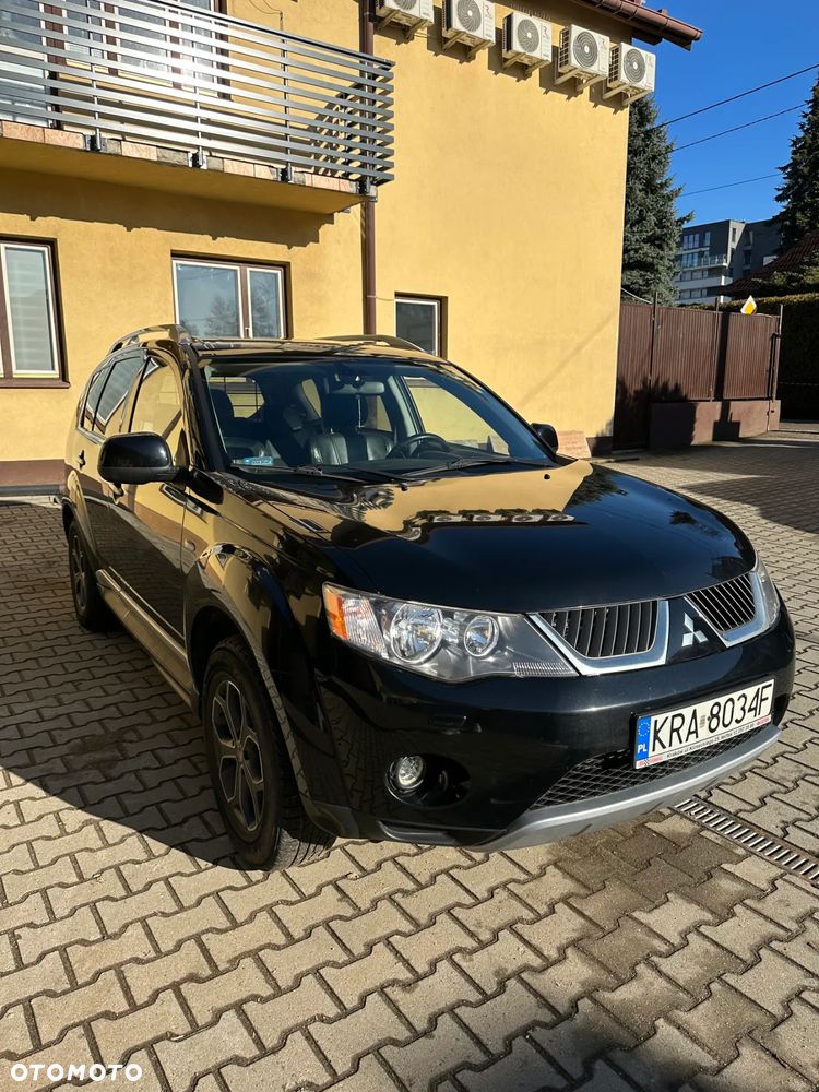 Mitsubishi Outlander - 1
