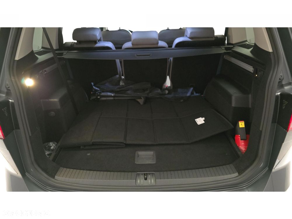 Volkswagen Touran - 24