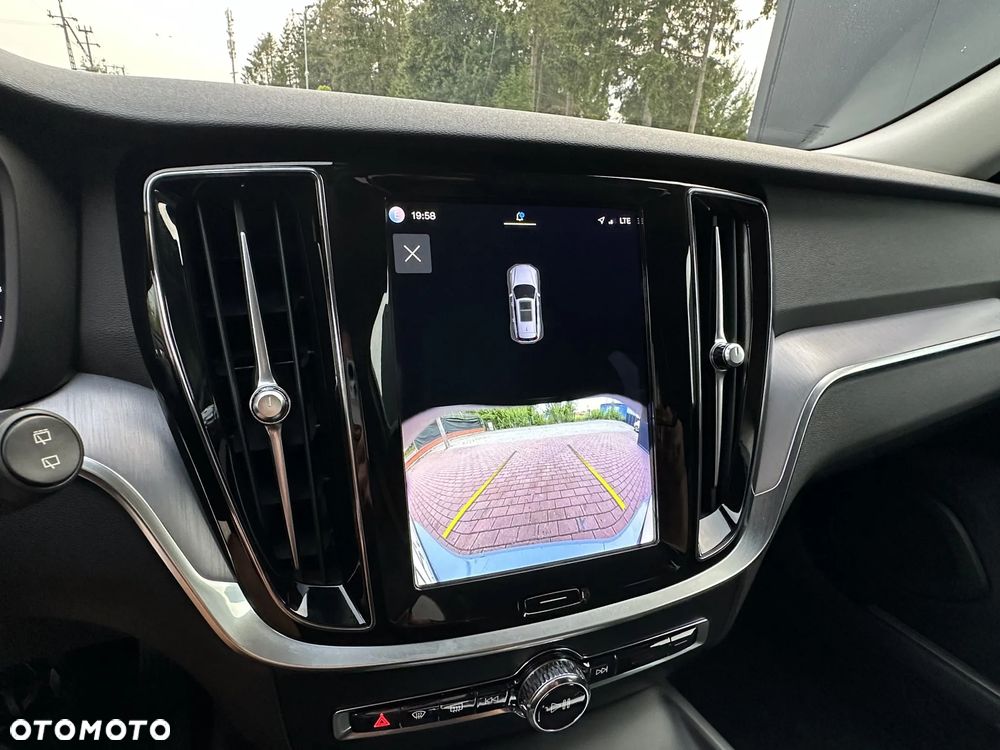 Volvo V60 Cross Country - 28