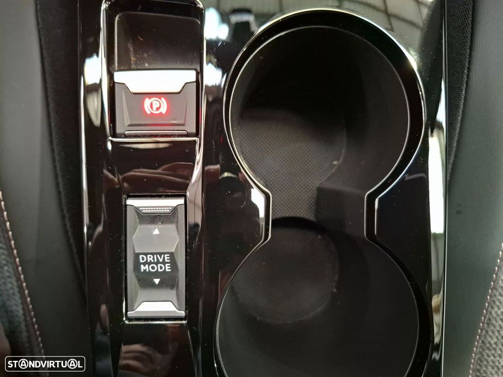 Peugeot 2008 1.2 PureTech Allure - 16