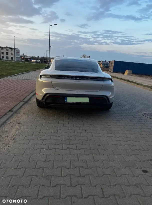 Porsche Taycan Performance Plus - 10