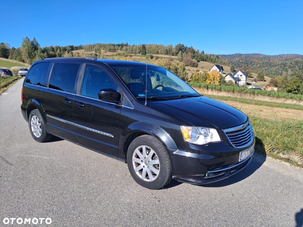 Chrysler Town & Country - 4