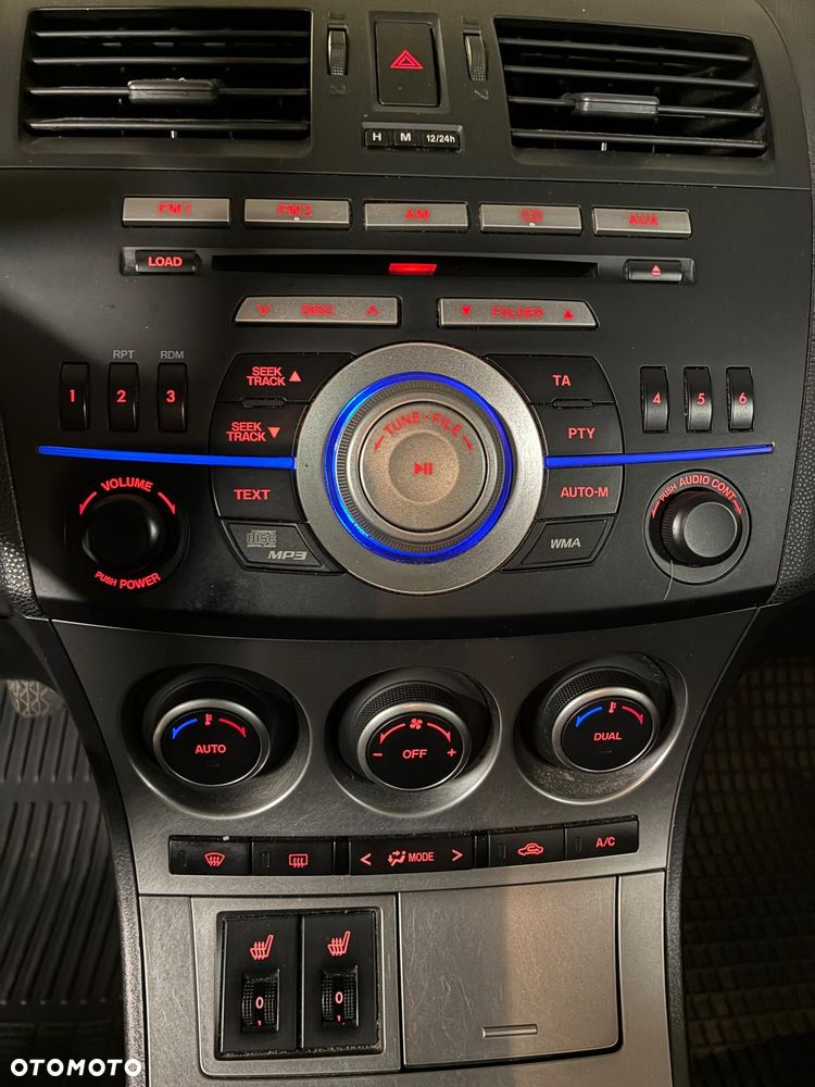 Mazda 3 1.6 Exclusive + - 8