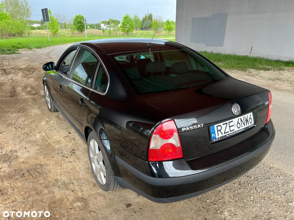 Volkswagen Passat 1.9 TDI Highline - 17
