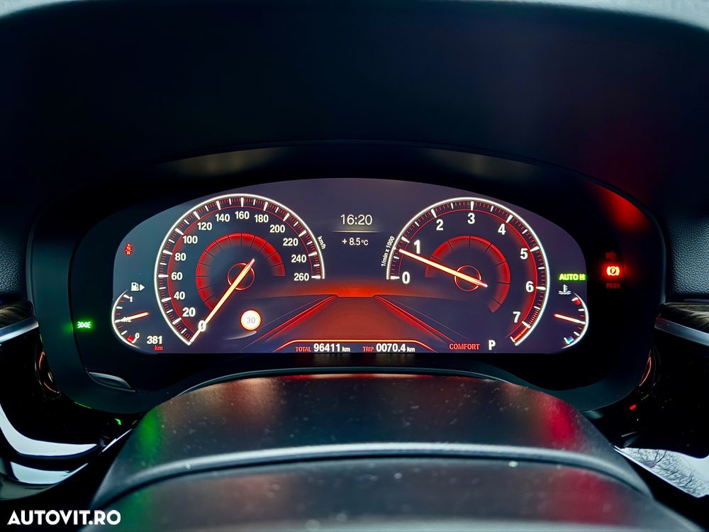 BMW Seria 5 520i Aut. Luxury Line - 22