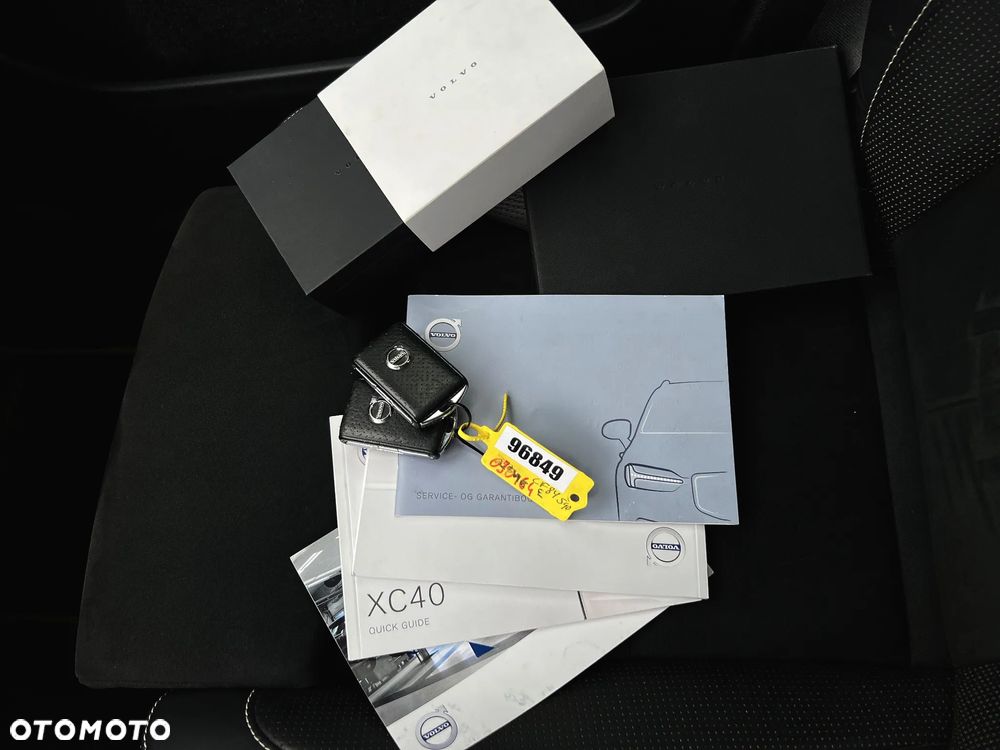 Volvo XC 40 T4 AWD Geartronic R-Design - 35