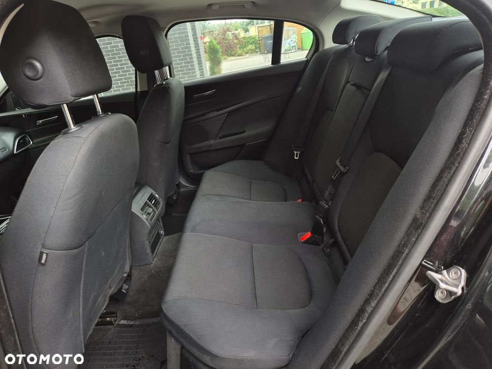 Jaguar XE 2.0 D Pure - 18