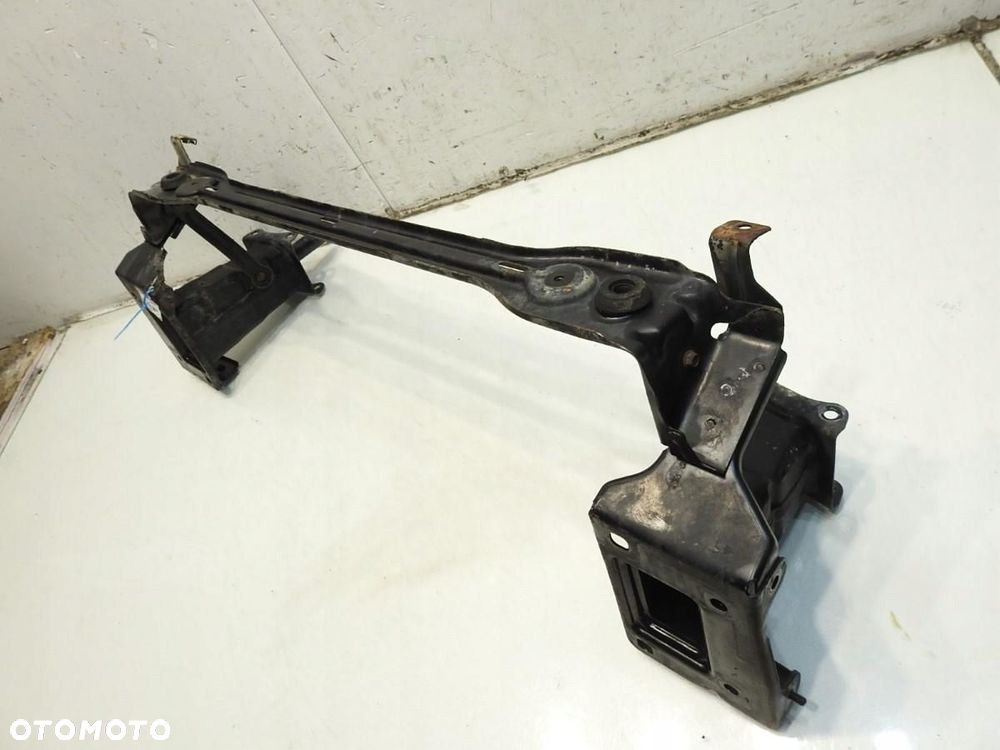 BELKA POD CHŁODNICE MERCEDES R W251 3.0 CDI - 6