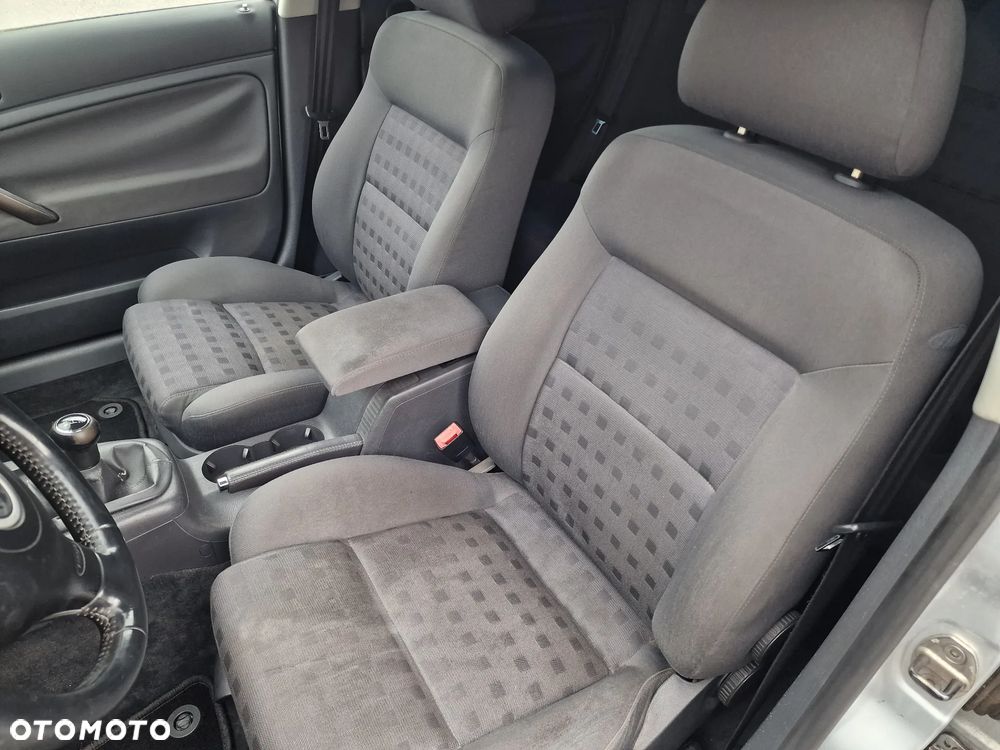 Volkswagen Passat 1.6 Exclusive - 31