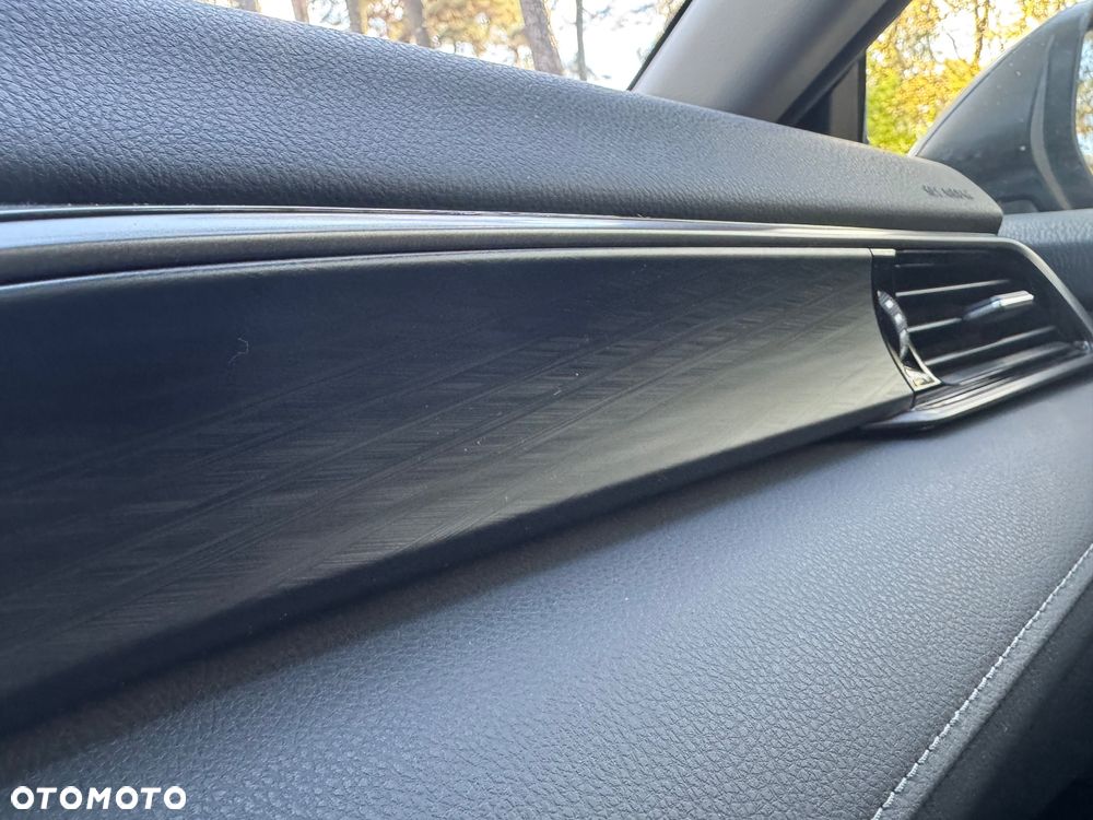 Toyota Camry 2.5 Hybrid Executive CVT - 28