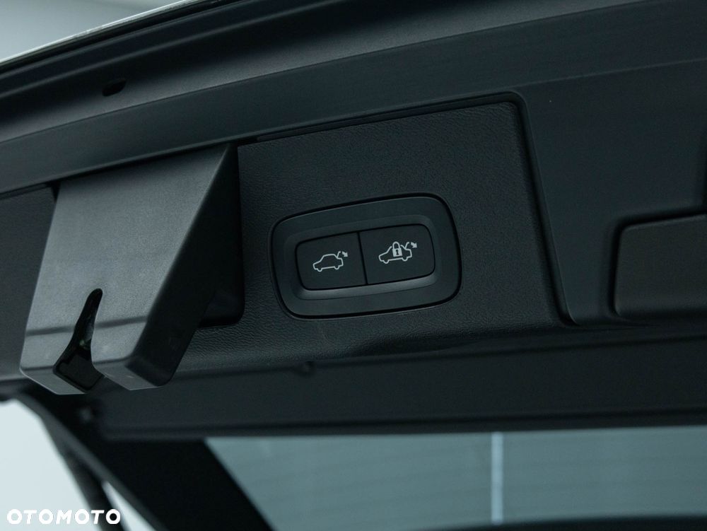 Volvo XC 60 B4 D AWD Ultimate Dark - 39