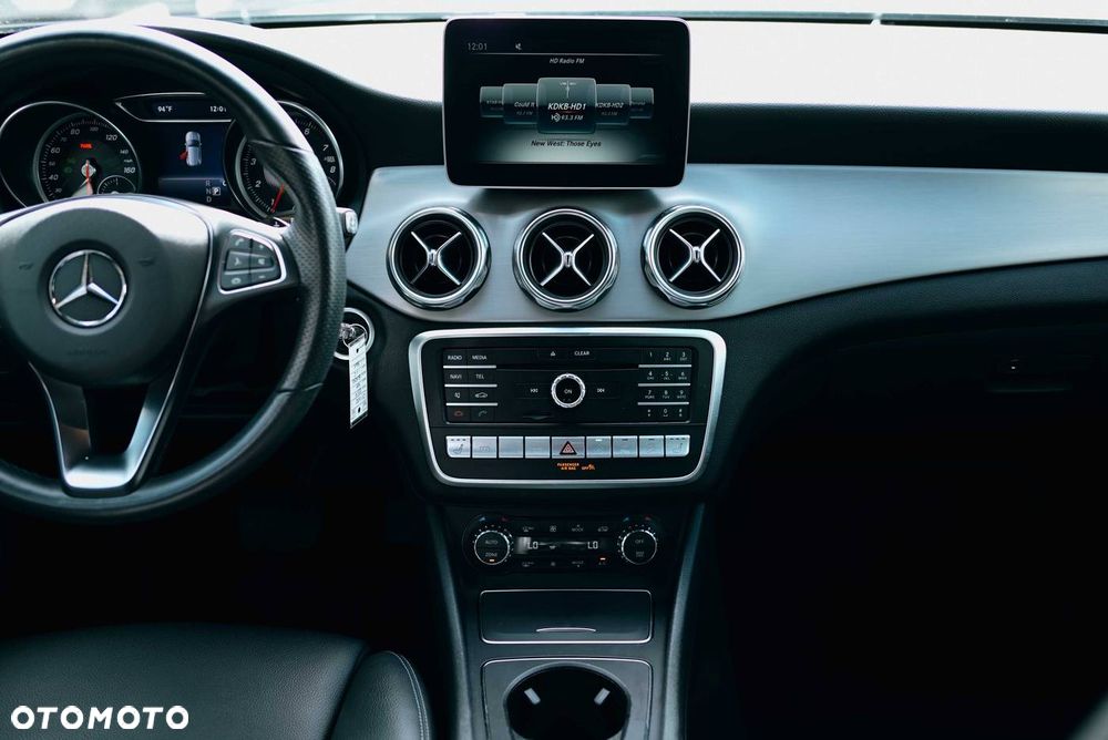 Mercedes-Benz GLA - 9