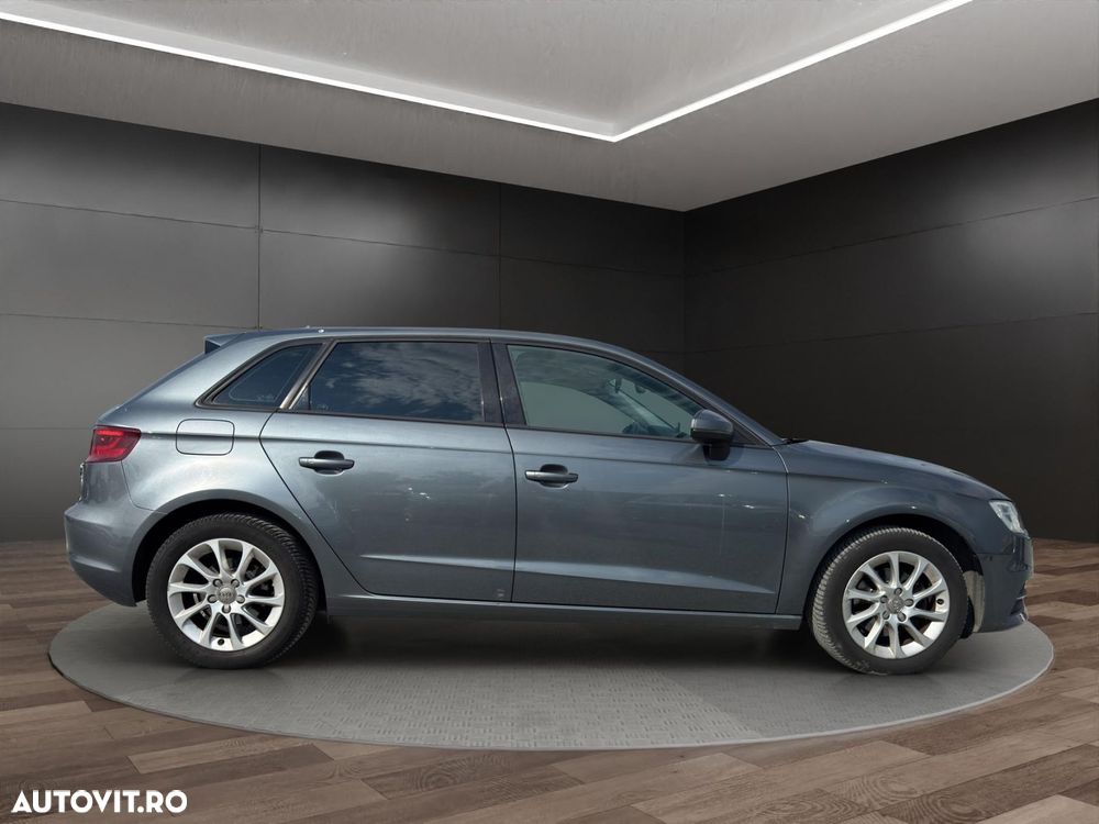 Audi A3 1.6 TDI Sportback S tronic Ambiente - 15