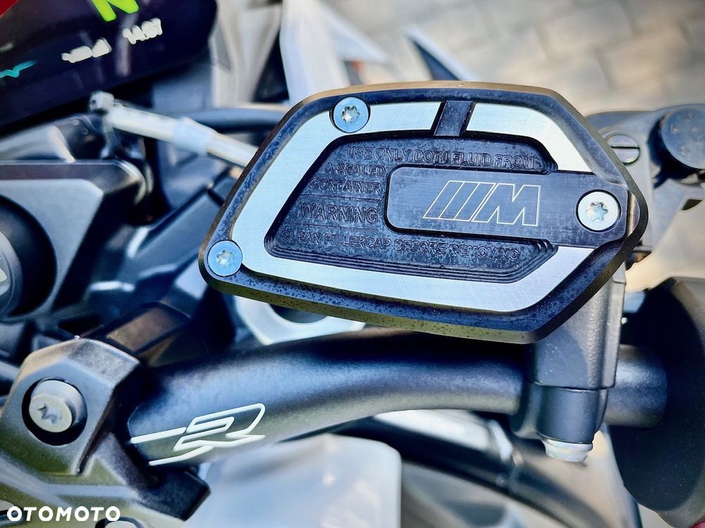 BMW S - 9