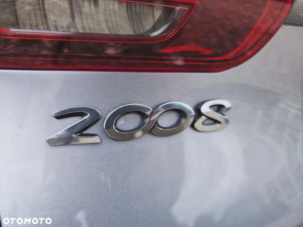 Peugeot 2008 1.2 Pure Tech Allure S&S - 18