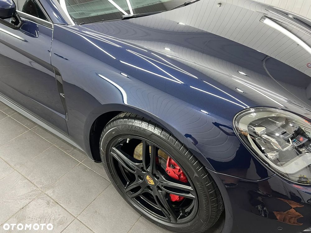 Porsche Panamera 4 - 3