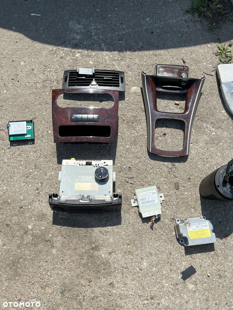 Mercedes b klasa skrzynia bezpieczników moduł sam licznik moduł sterownik pedal gazu komputer Esp czujnik światło podsufitki air bag ramka drewno kratka nawiewu radio moduł sterownik pdc wzmacniacz audio - 4