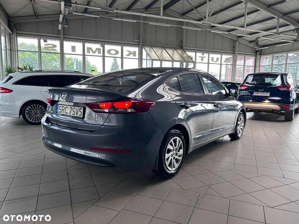 Hyundai Elantra 1.6 Classic Plus - 9