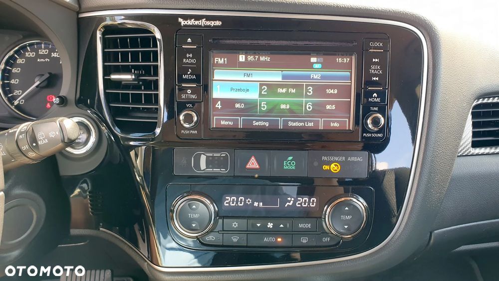 Mitsubishi Outlander 2.0 Instyle + 4WD CVT - 14