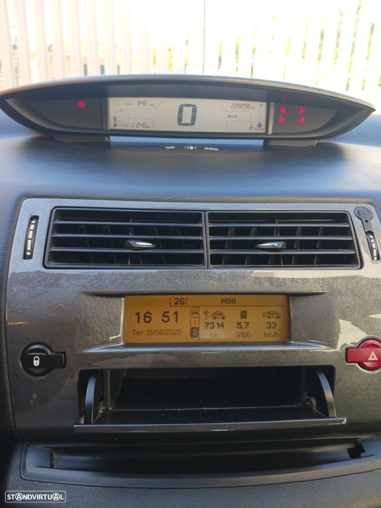 Citroën C4 1.6 HDi 110 Exclusive - 20