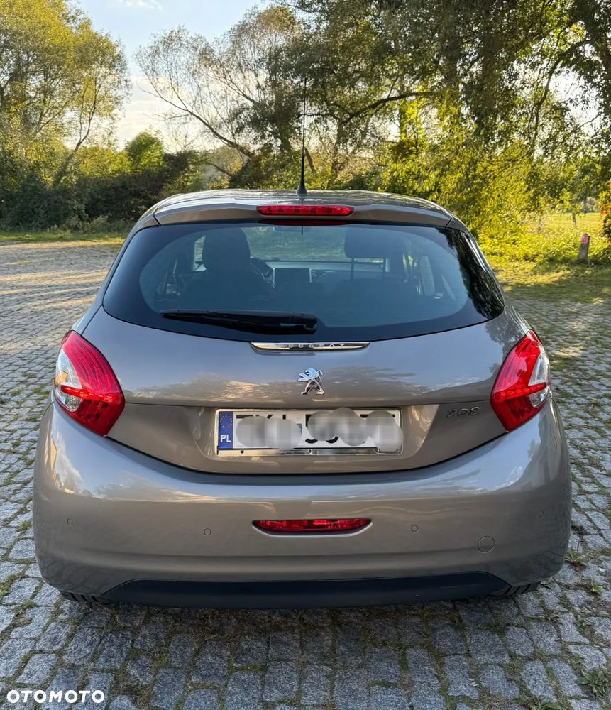 Peugeot 208 - 10