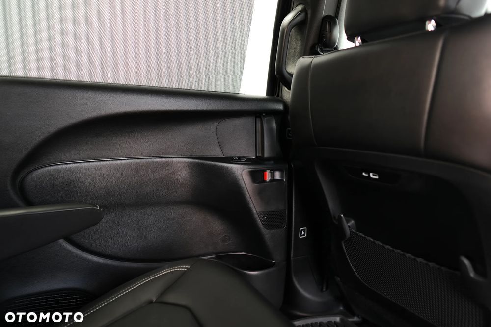 Chrysler Pacifica - 33
