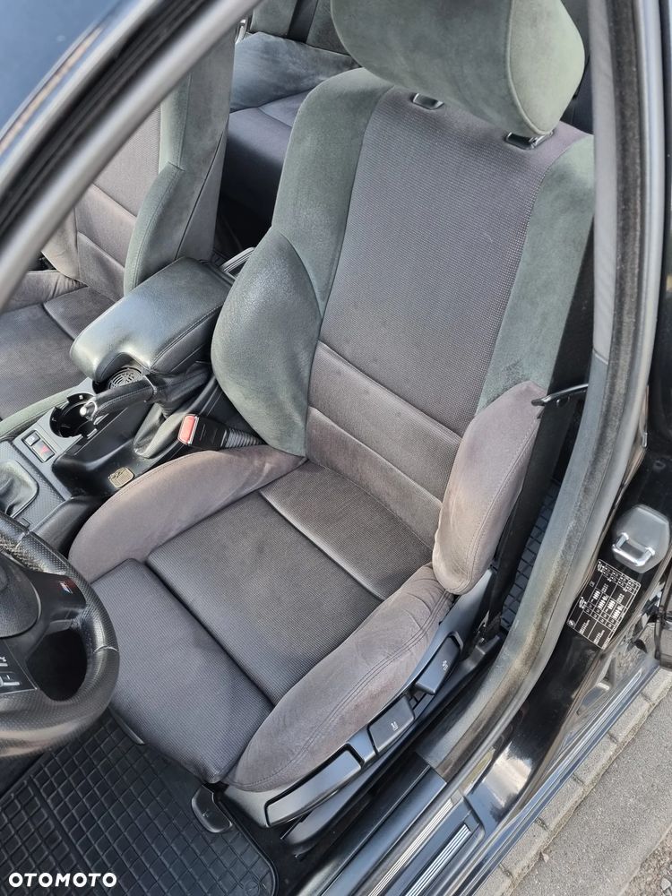 BMW Seria 3 330i - 25