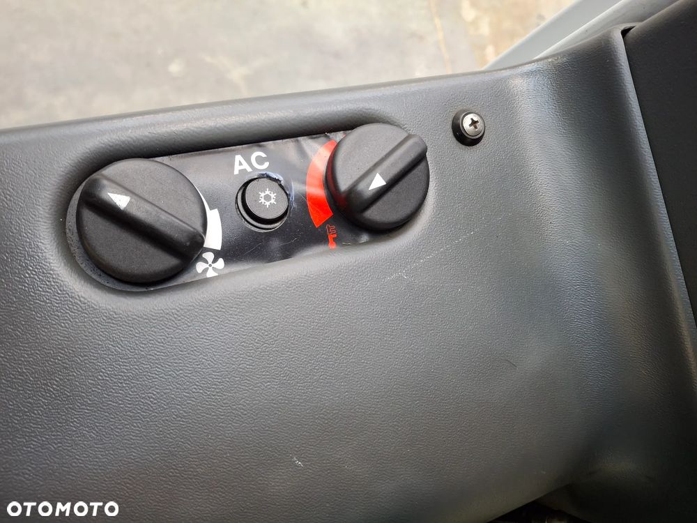 Inny Zamiatarka Bucher CityCat1000 2016 Rok EUnited PM10 Zamiatarka Chodnikowa - 7