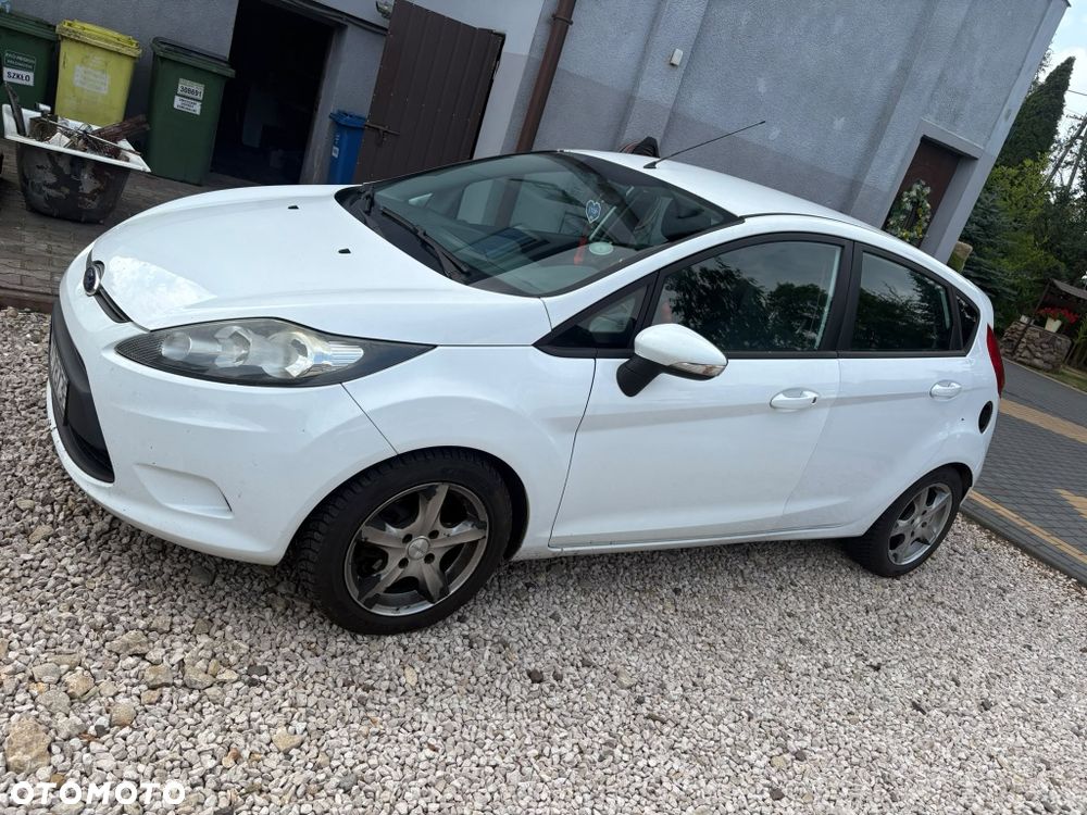 Ford Fiesta 2009 photo 2