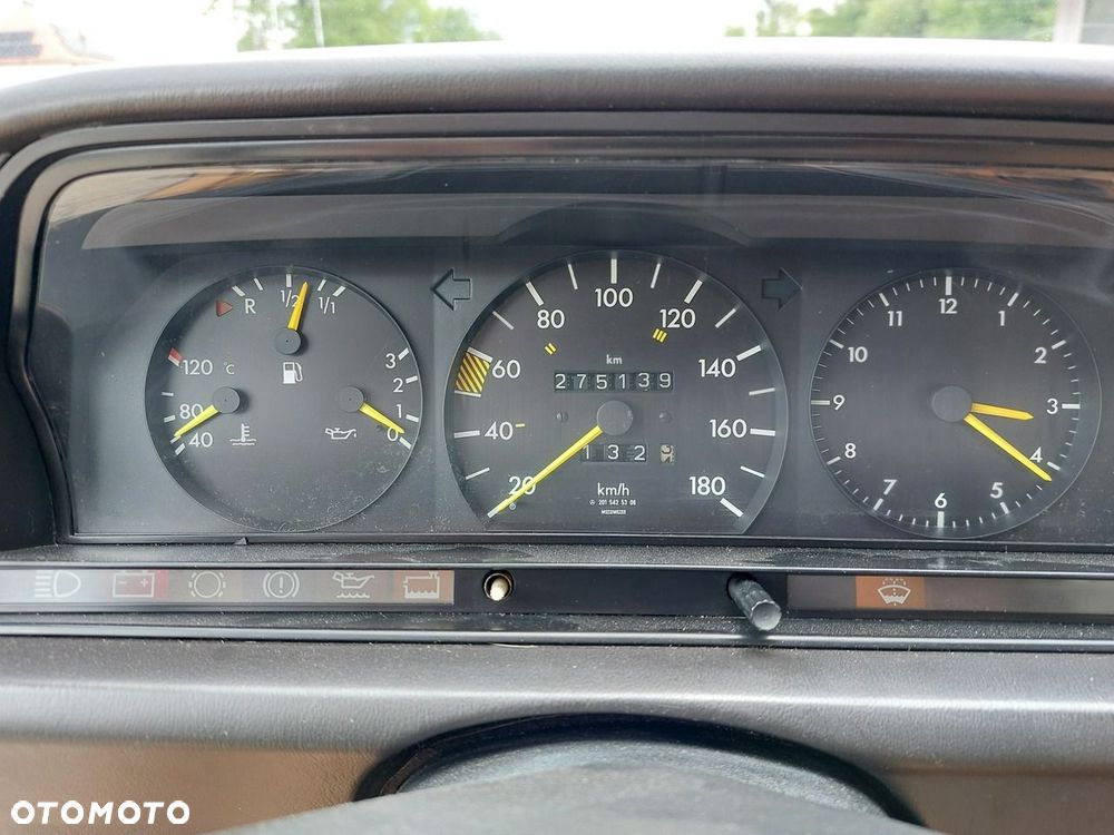 Mercedes-Benz W201 (190) - 21