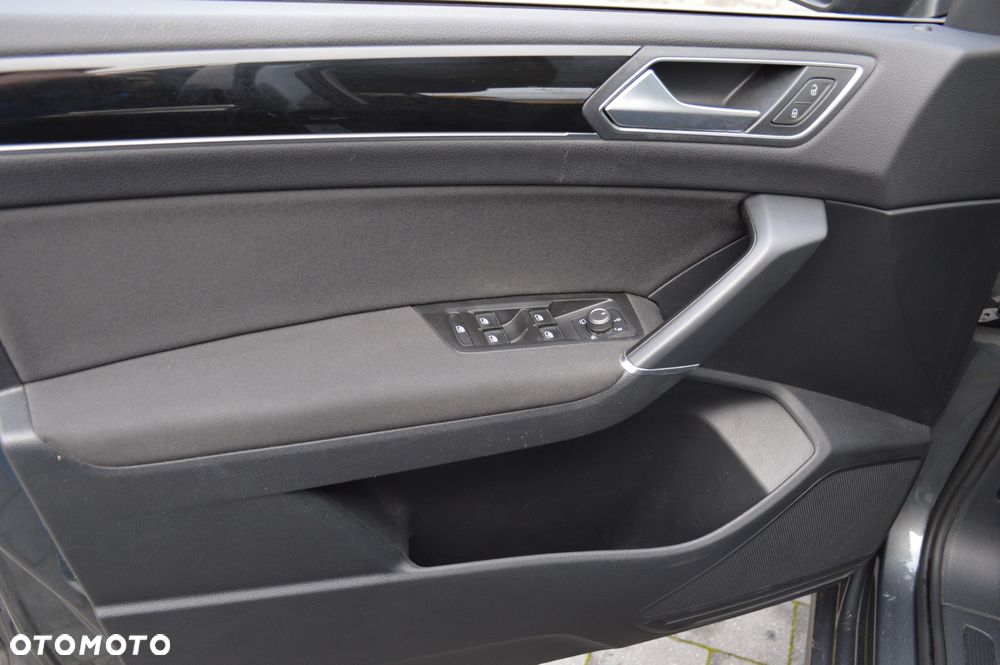 Volkswagen Touran 2.0 TDI BMT Highline - 18