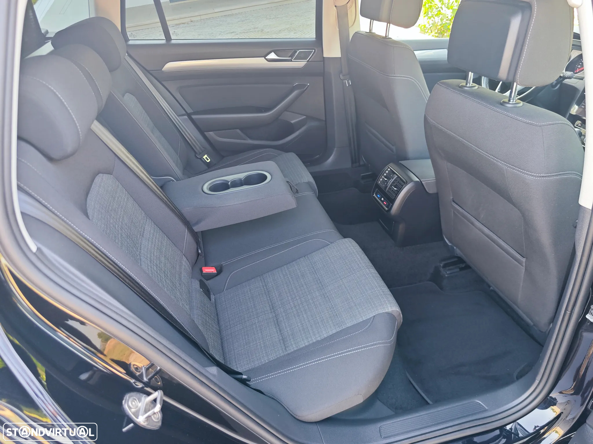 VW Passat Variant 2.0 TDi Business DSG - 9