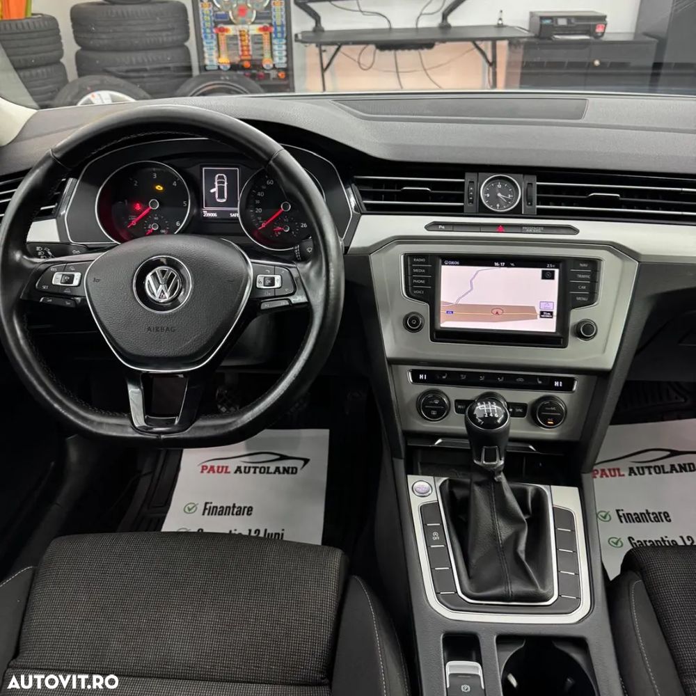 Volkswagen Passat 1.6 TDI Comfortline - 11
