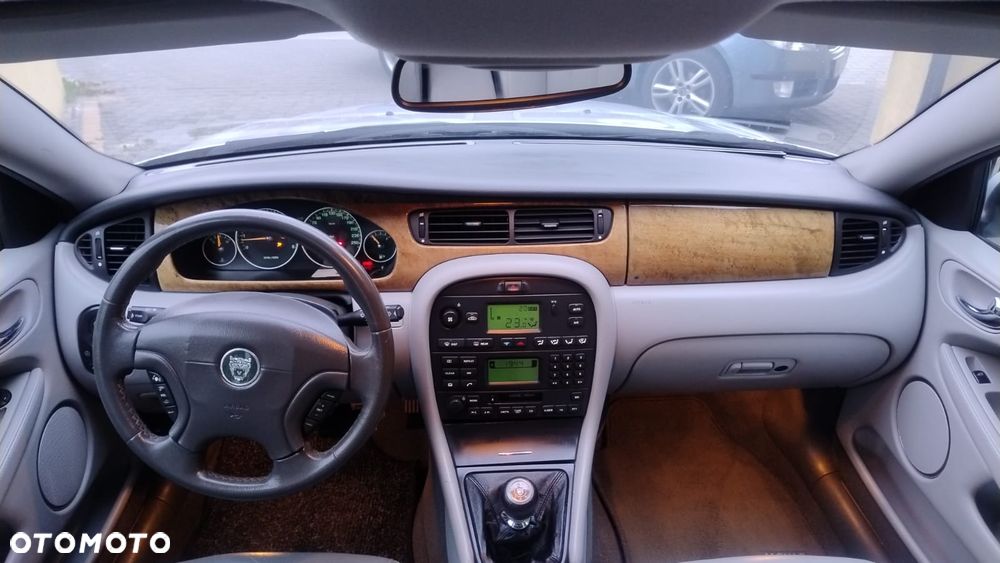 Jaguar X-Type 2.5 Executive - 12