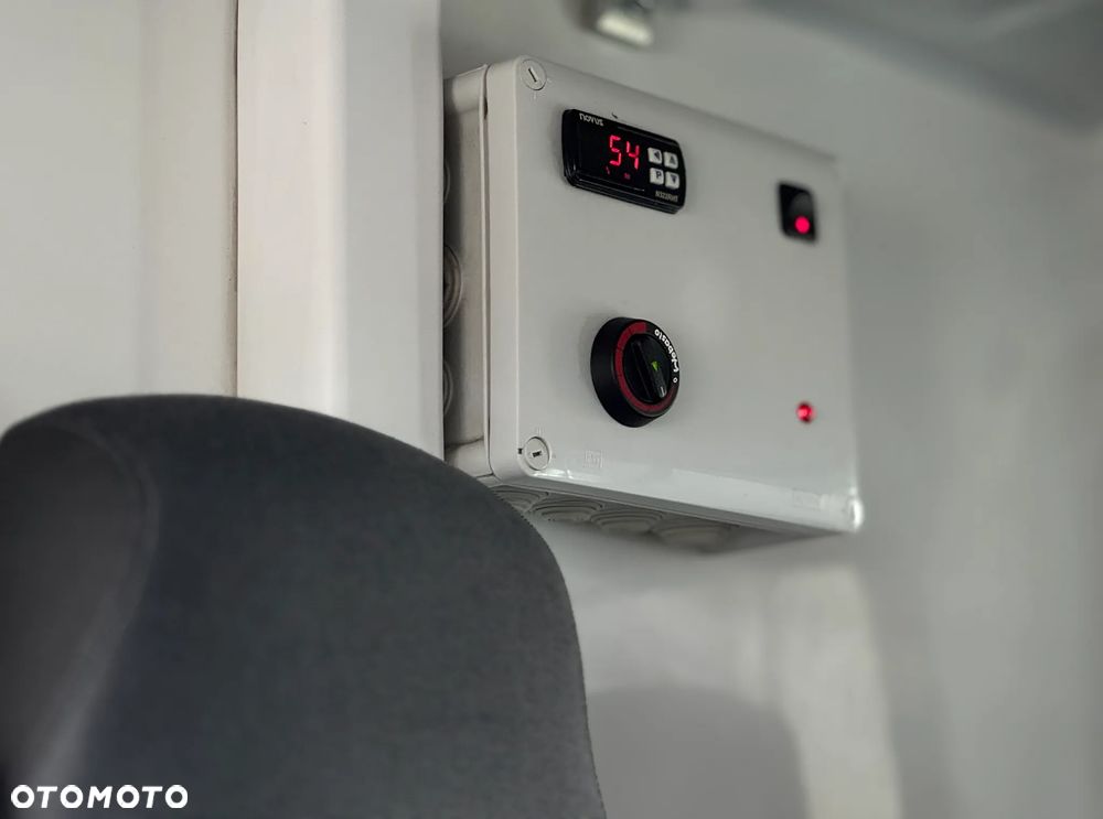 Renault MASTER KONTENER Niskopodwoziowy! Webasto!! Pod Food Truck!  * Auto Kupione w ASO Renault * Gwarancja  *  2,3 145Km * Bardzo oszczędny i dynamiczny silnik * 6-cio Stopniowa Skrzynia Biegów * System Extended Grip *  Lusterko Wide View *  Klimatyzacja * Tempomat * MP3 * Bluetooth * USB * - 35