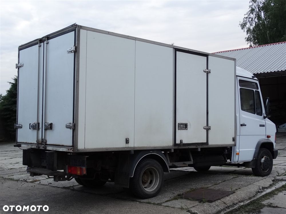 Mercedes-Benz 609 - 4