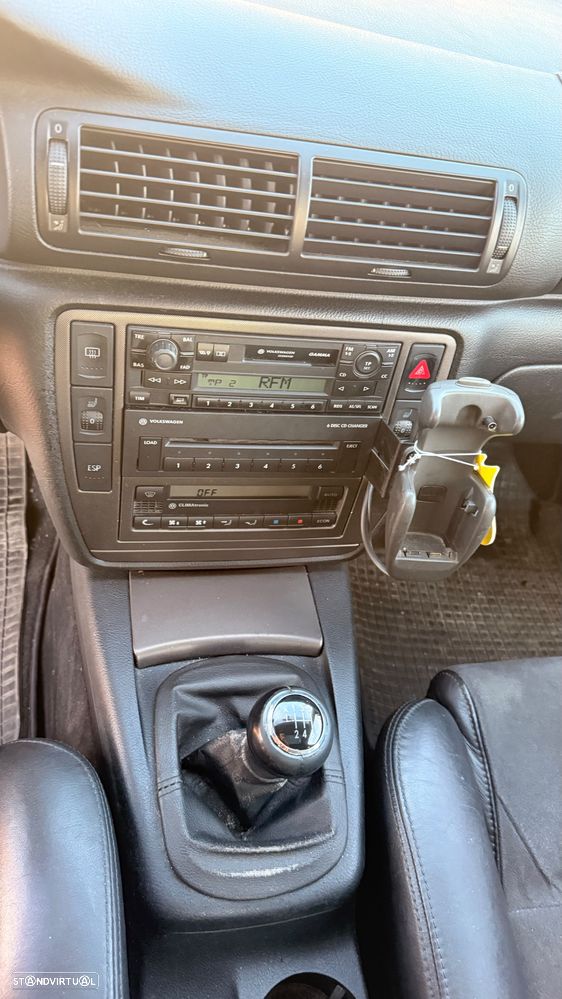 VW Passat 1.9 TDi Highline - 9