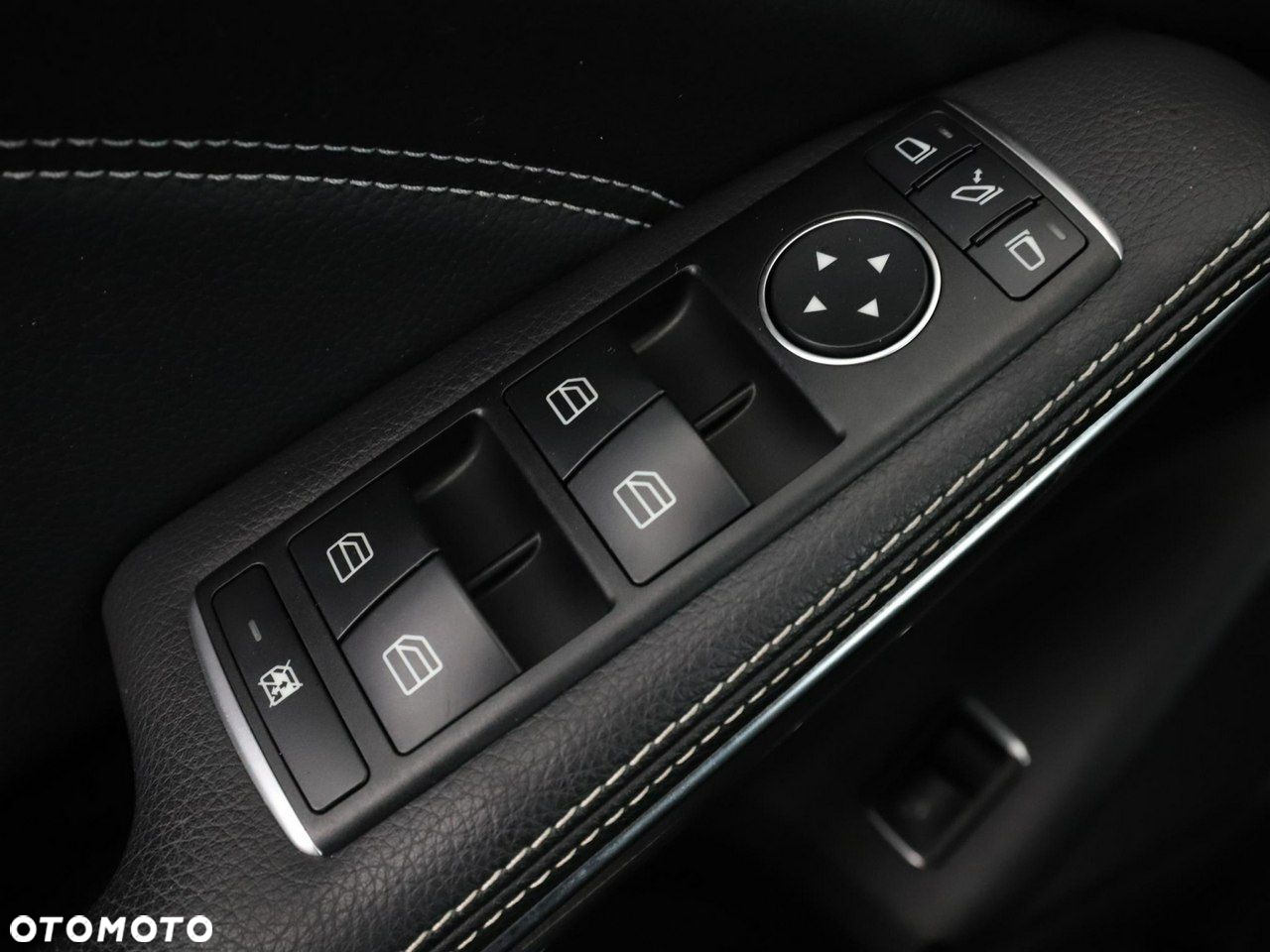 Mercedes-Benz GLA 180 7G-DCT Activity Edition - 36