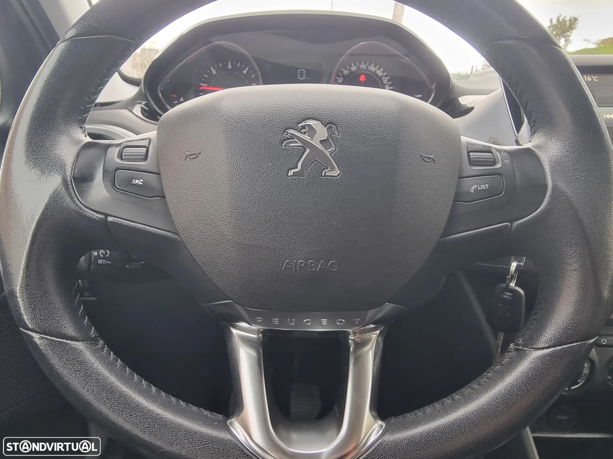 Peugeot 208 1.4 HDi SE Style - 21