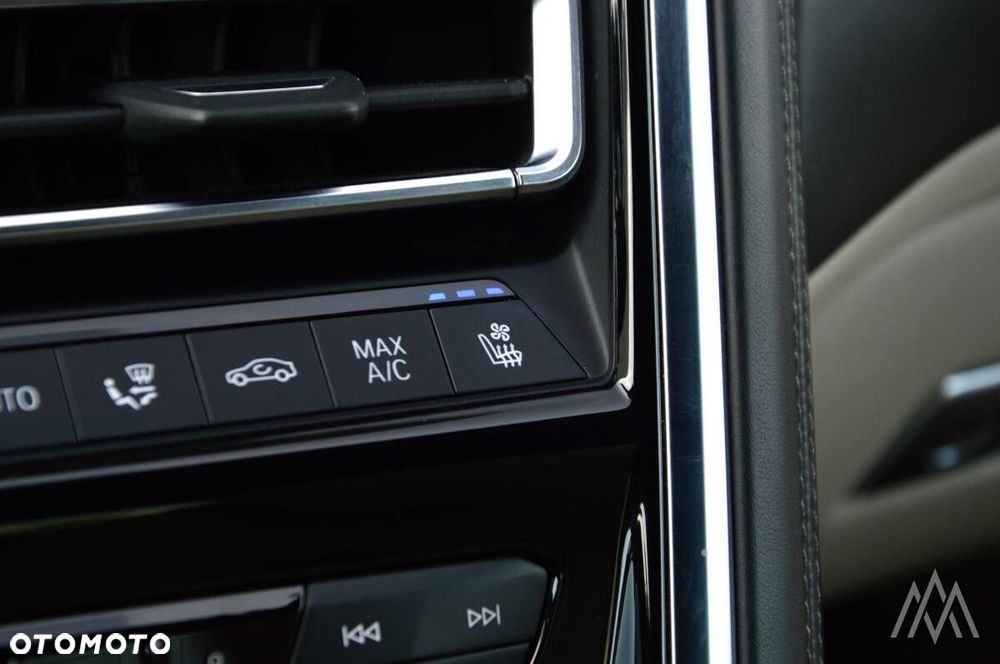 BMW Seria 8 - 36