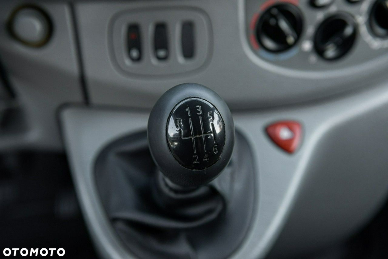 Opel Vivaro - 18