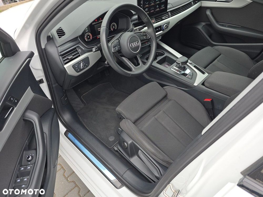 Audi A4 Limousine - 14